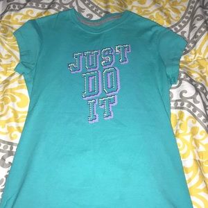 Girls Nike tee